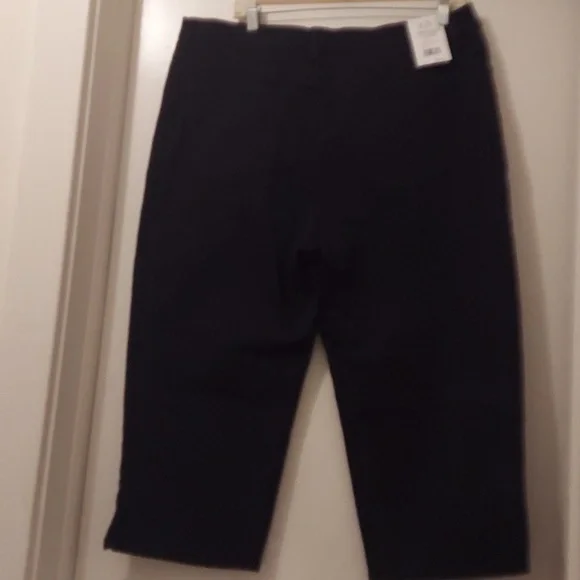 GLORIA VANDERBILT NWT Amanda Capri black jeans built in slimming panel size 16 - Picture 3 of 7